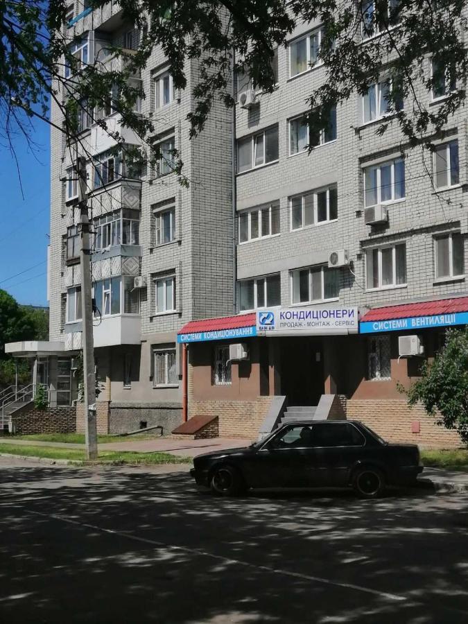 Апартаменты На Победы 25 เครเมนชุก ภายนอก รูปภาพ